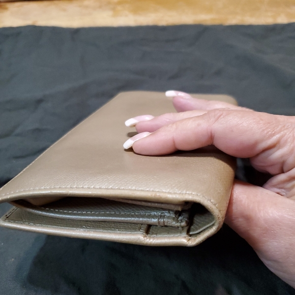 CHANEL Gold Metallic Leather Bifold Wallet. 🌟 Host Pick 🌟 - Picture 12 of 13